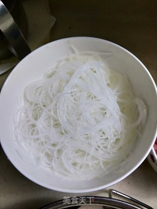 蚂蚁上树的做法步骤：1