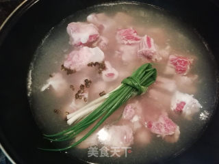 红烧排骨的做法步骤：2