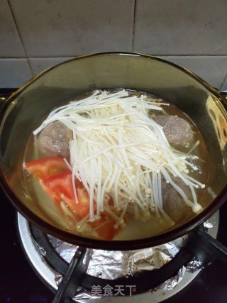 牛肉丸金针菇汤的做法步骤：3