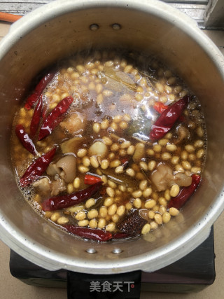 黄豆黄酒焖猪蹄的做法步骤：12