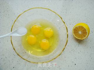 香肠鸡蛋卷的做法步骤：2