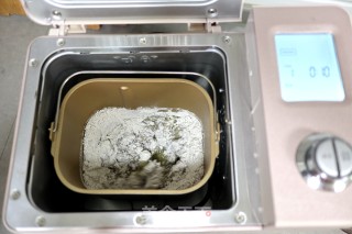 黑米面包的做法步骤：2