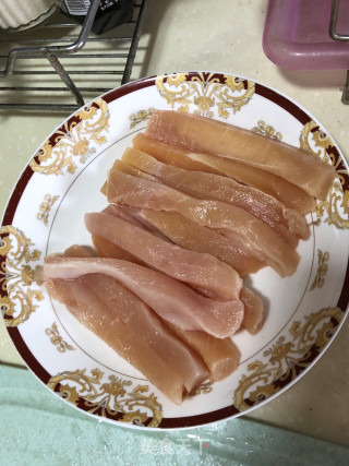 黑芝麻鸡柳的做法步骤：1