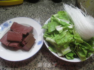 鸭血小白菜煮粉丝的做法步骤：1