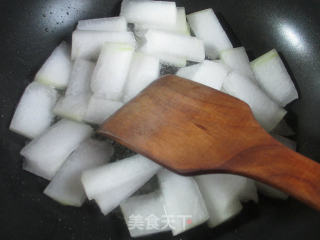 泡菜炒冬瓜的做法步骤：2