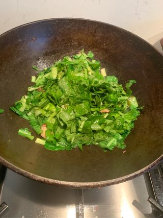香菇炒青菜的做法步骤：3