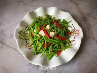 小米椒炒红薯梗儿的做法步骤：8