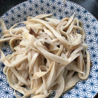 “快手餐”手撕杏鲍菇的做法步骤：5