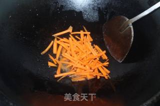 青椒胡萝卜炒肉丝的做法步骤：3