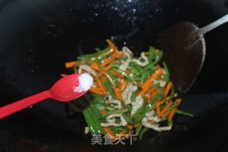 青椒胡萝卜炒肉丝的做法步骤：7