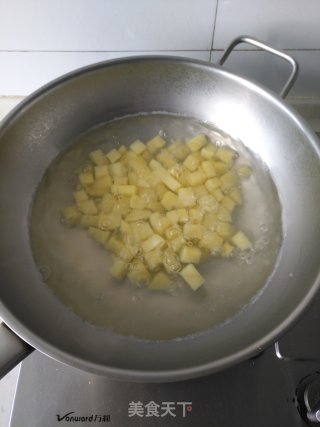 海鲜土豆饼的做法步骤：1