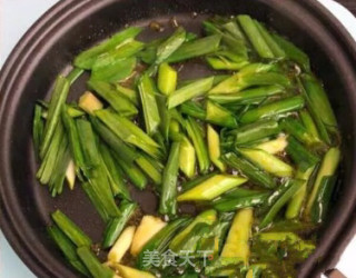 大蒜炒香菇片的做法步骤：3