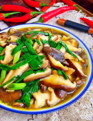 大蒜炒香菇片的做法步骤：6