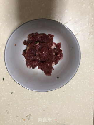 三色蔬菜炒牛河的做法步骤：2