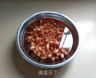 莲藕花生骨头汤的做法步骤：1