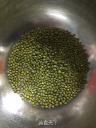 绿豆粥的做法步骤：1