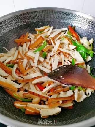 豆干炒鸡胸肉的做法步骤：8
