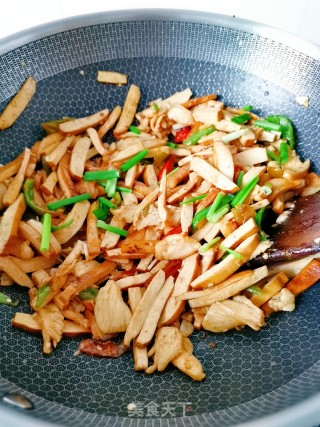 豆干炒鸡胸肉的做法步骤：9