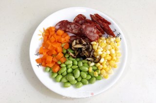 腊肠时蔬焖饭的做法步骤：2