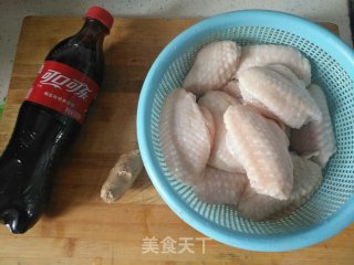 可乐鸡翅的做法步骤：1