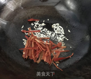 山芋藤炒辣椒的做法步骤：6