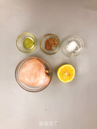 减肥餐～香煎鸡扒的做法步骤：1