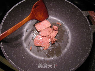 罐头牛肉炒蛋--快手菜的做法步骤：3