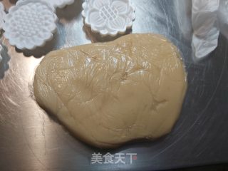 广式五仁月饼的做法步骤：4