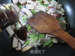 青椒鸡蛋干炒金针菇的做法步骤：6