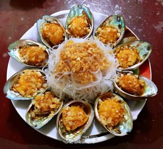 #红色吉祥菜#蒜蓉粉丝蒸鲍鱼的做法步骤：10