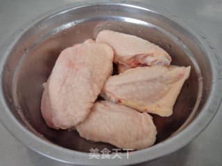 烤鸡翅中的做法步骤：1