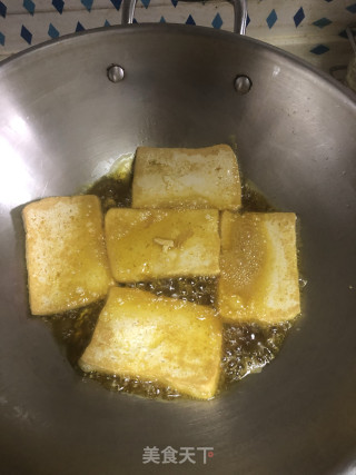 熊掌豆腐烧腊肉的做法步骤：3