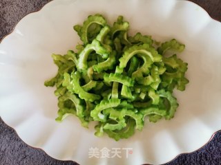 ????快手餐????苦瓜炒鸡蛋的做法步骤：3