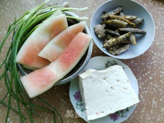 鱼干豆腐西瓜酱的做法步骤：1