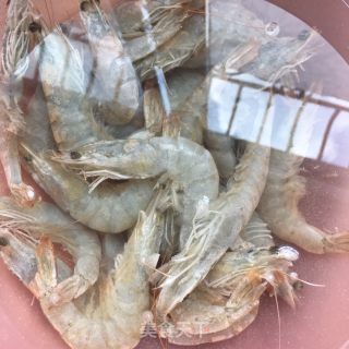 “快手餐”麻辣椒炒虾的做法步骤：1