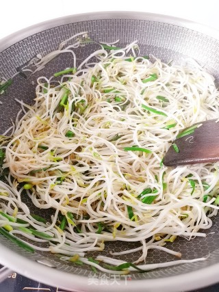 炒绿豆芽的做法步骤：5