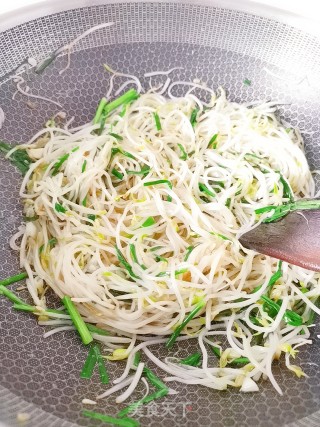 炒绿豆芽的做法步骤：6