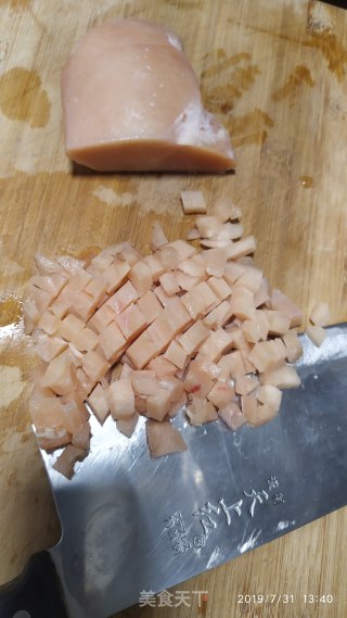 鸡胸肉丸子的做法步骤：1
