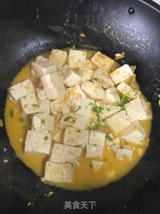 鸭蛋黄烧豆腐的做法步骤：5