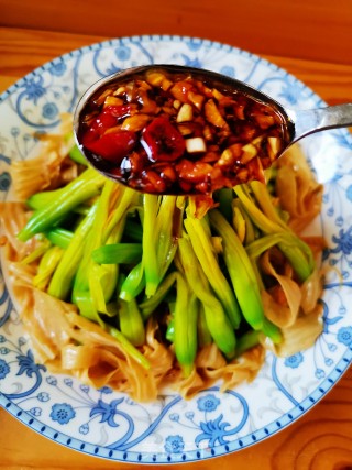 快手菜凉拌黄花菜的做法步骤：7