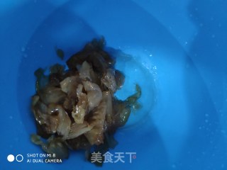 海蜇头拌黄瓜的做法步骤：2