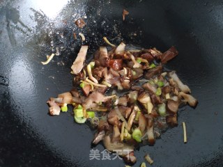 辣炒猪头肉的做法步骤：3