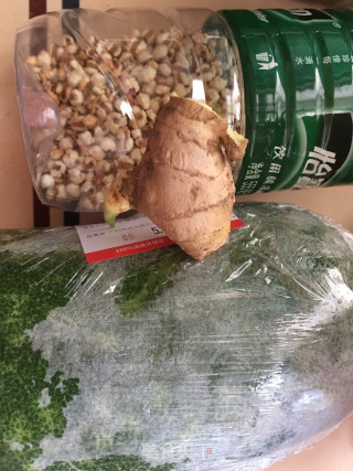 七夕来杯枸杞冬瓜薏米水的做法步骤：1