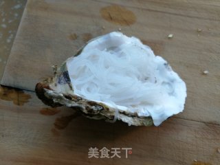 蒜蓉粉丝蒸生蚝的做法步骤：7