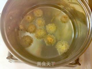 菊花奶茶的做法步骤：1