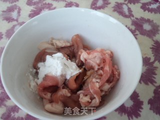 洋葱爆羊肉的做法步骤：1