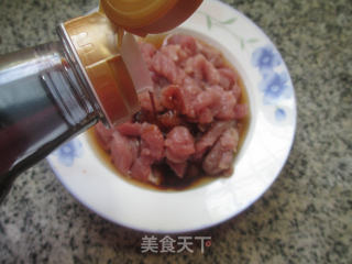 青椒胡萝卜炒里脊肉的做法步骤：3
