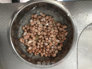花生糖豆的做法步骤：2