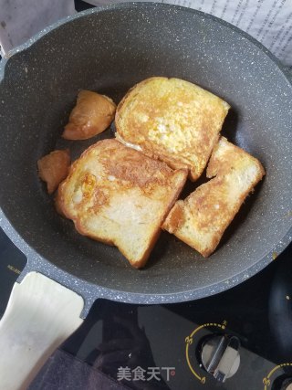 芝麻蛋煎土司的做法步骤：2