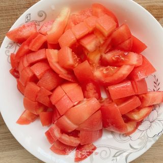 西红柿红烧牛肉泡面的做法步骤：3